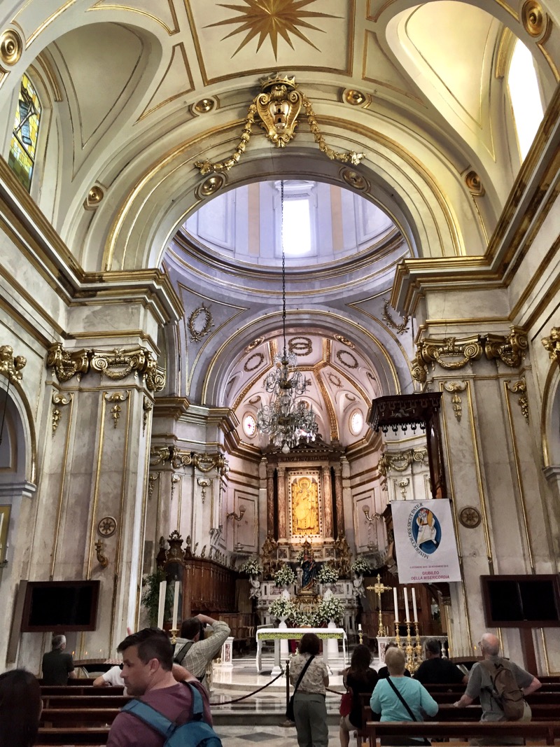 La chiesa di Santa Maria Assunta. What is an Italian town without its Roman Catholic church, after all? This one was so beautiful inside. You've seen the outside in our Positano pics. It has a beautiful dome that can be seen in the center of town. 